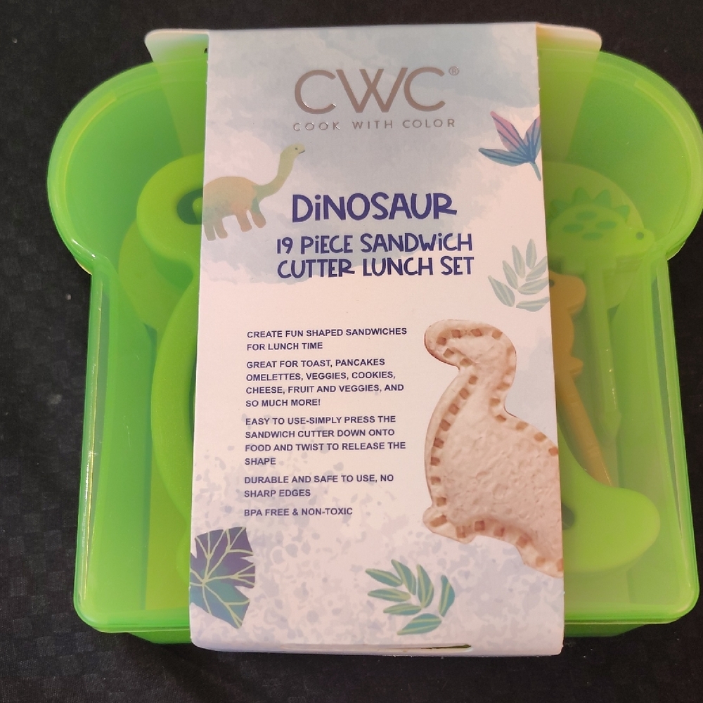 CWC Green Dinosaur Sandwich Cutter Lunch Set